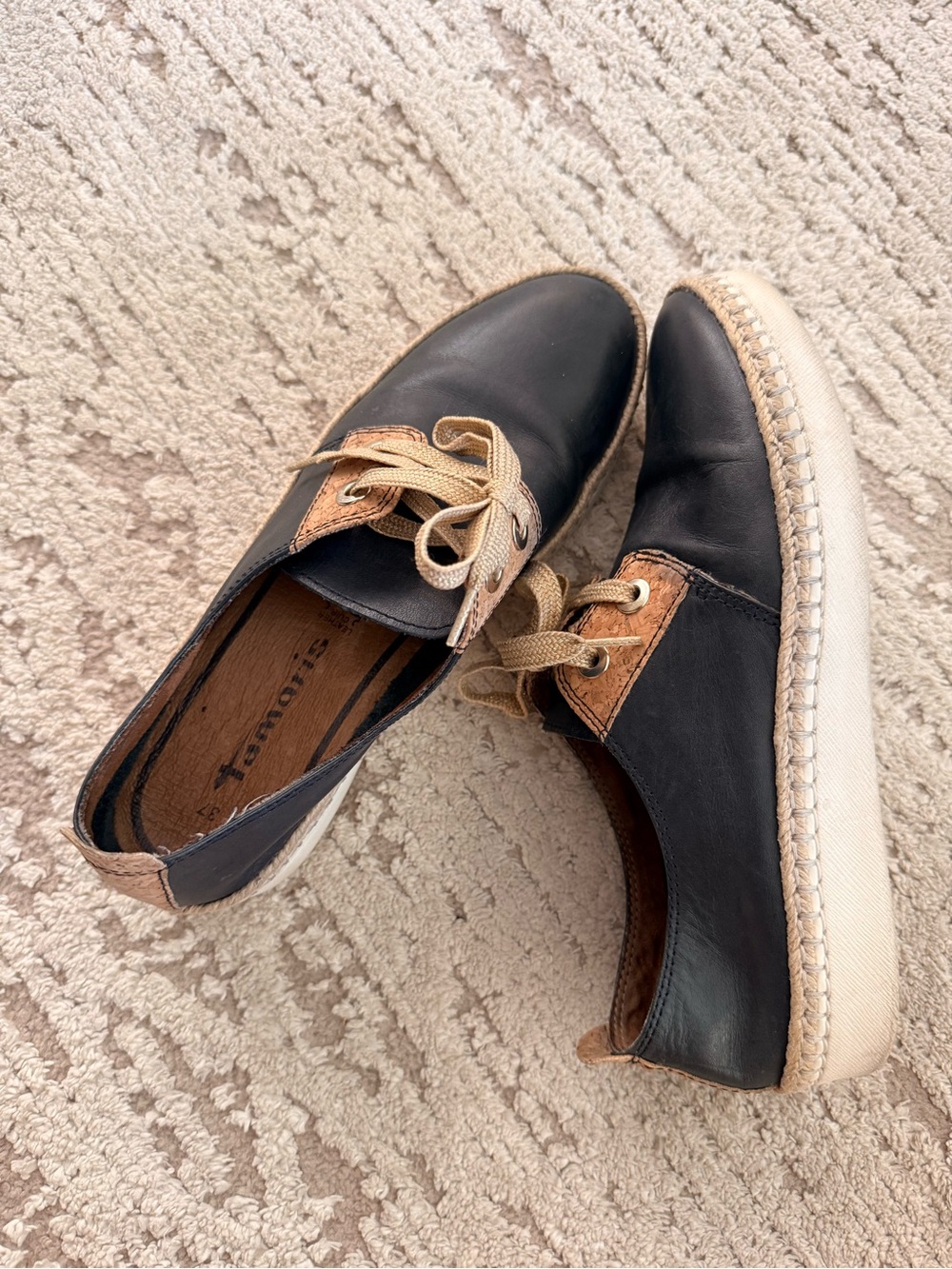 Leather Lace-Up Flats in Black and Tan